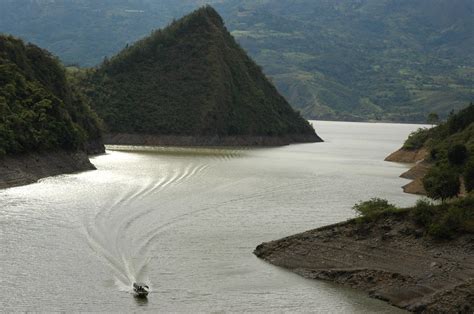 Embalses de Colombia llegan al 64 % de cara al fenómeno de El Niño