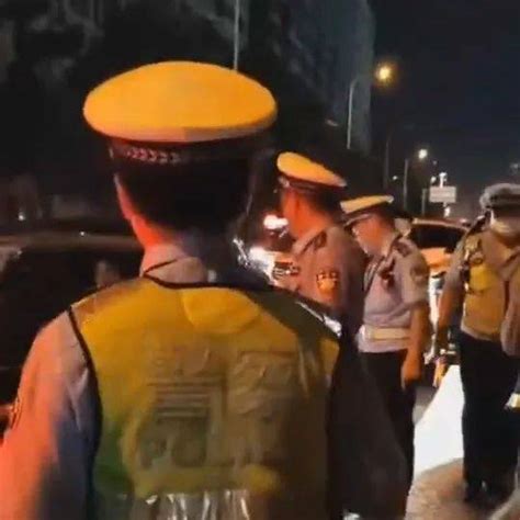 宝马车司机撞人拖行系醉驾，警方通报警方通报女司机撞人拖行：系醉驾酒驾撞人拖行涉事司机已被行拘宝马女司机疑酒驾撞人拖行 交警怒斥