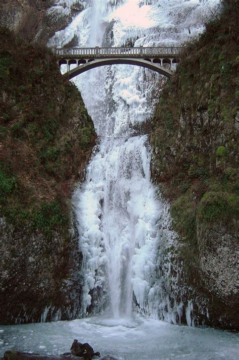 20 Incredible Photos of Frozen Waterfalls - Top Dreamer