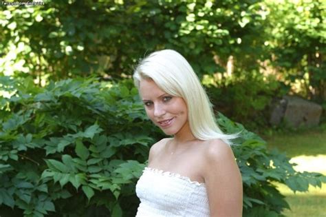 Sexy Blonde Babe Posing Outdoors Porn Pictures XXX Photos Sex Images PICTOA