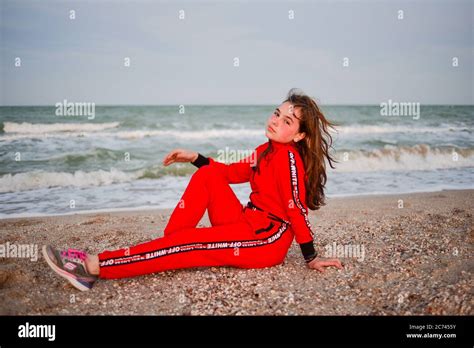 Mädchen 11 jahre alt bikini Fotos und Bildmaterial in hoher Auflösung Alamy