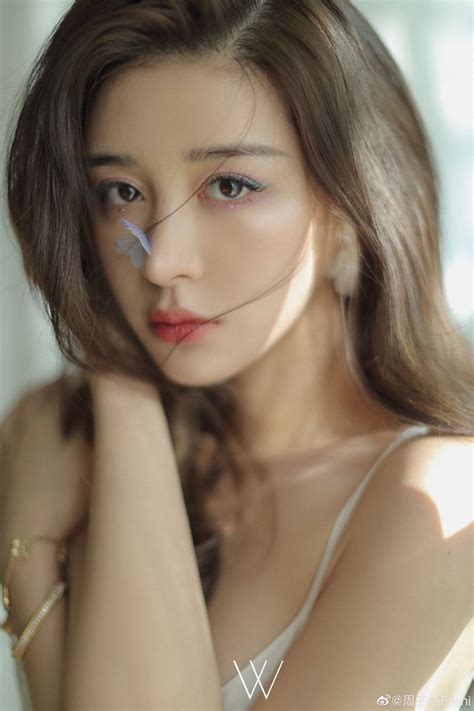 Nhan sắc nóng bỏng của hot girl bị kéo vào vụ ly hôn của Huỳnh Hiểu Minh Báo Dân trí