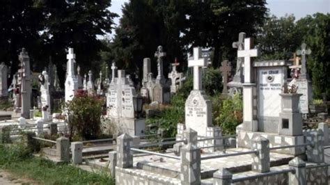 morminte profanate intr  cimitir din berlesti  fost folosita