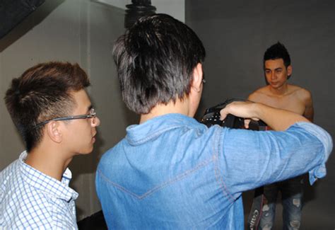 Sao Việt sẽ bán nude vì bao cao su