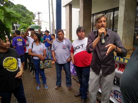 Mesmo chuva trabalhadores protestam contra reforma da Previdência