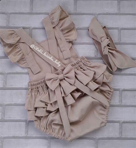 Jardineira Romper Bunda Rica Creme Nude Bege Babados Elo7