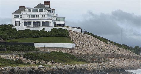 Woman arrested at Taylor Swift's Rhode Island mansion for trespassing ...