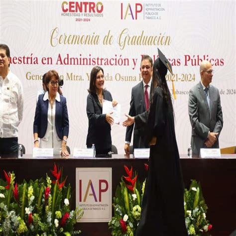 Egresa Primera Generación de Centro de la Maestría en Administración y