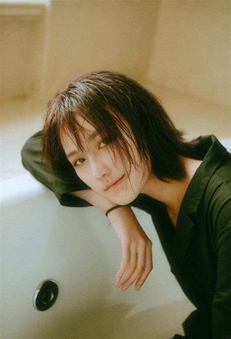 Thất Lục Nhĩ Hot girl Trung Quốc với vẻ đẹp vừa xinh vừa đẹp trai