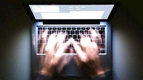 Συγκλονιστική καταγγελία για revenge porn Γνωστός δικηγόρος με αποπλάνησε στα και ανέβασε