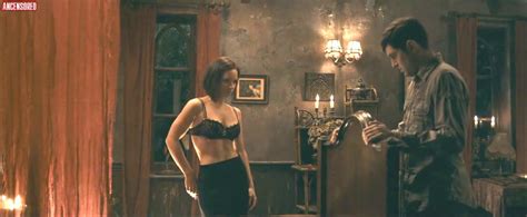 Голая Люси Гаскелл в Lesbian Vampire Killers