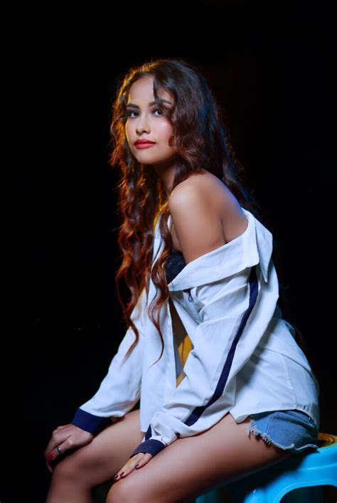 Hot Sexy Jasmine Kaur Bikini Pics