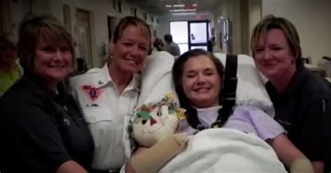 Sa photo en bikini sur la plage est partagée par des milliers de personnes lorsquon fait un