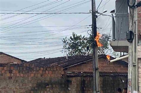 Fiação de poste pega fogo e assusta moradores do Nova Esperança em