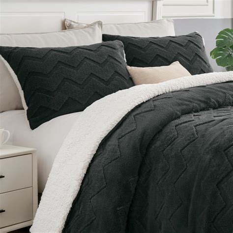 Amazon BEDELITE Fluffy Queen Comforter Set Super Soft Sherpa