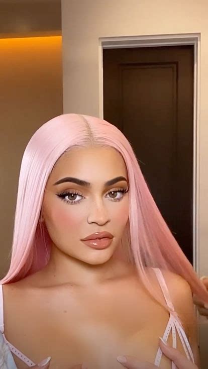 Fans Rejoice At The Return Of Kylie Jenners Sexy Blonde Style As She Poses In Lacy Nightwear
