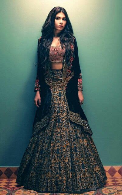 Pin by ѕнαιℓℓу ѕαησяιуα on saree and lehenga Indian attire Dresses