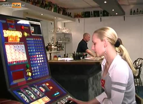 Blonde Meid Wil Seks Met De Barman