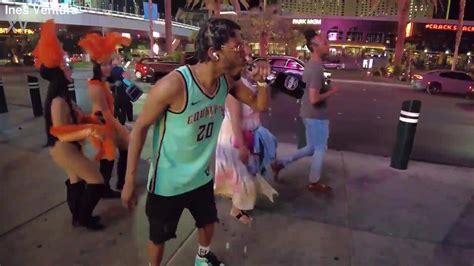 Xvideos On The Bus Flagras Novinha Semi Nude Na Rua Cnn Amador