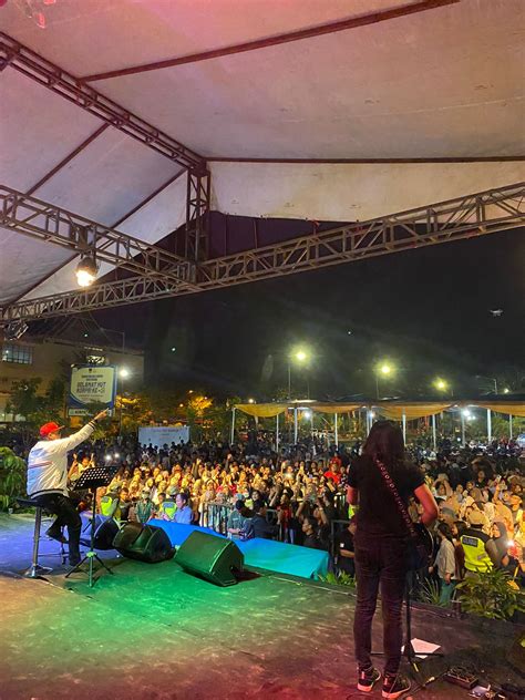 Ribuan Warga Padang Tumpah Ruah Di Pembukaan Festival Siti Nurbaya