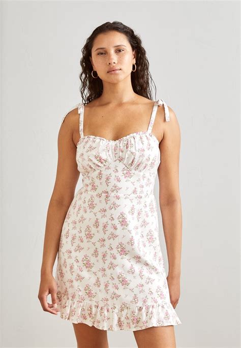 Hollister Co Bare Volume Dress Vapaa Ajan Mekko Whitepink