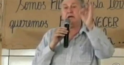 G1 Após declaração de deputado grupo faz beijaço gay em sede de partido notícias em Rio