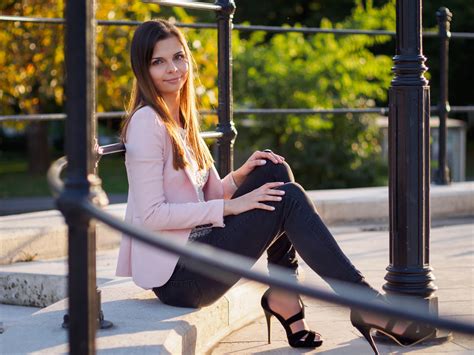 Tammy M Model Women Cleavage Tamrin Leeanda High Heels Jeans Heels Brunette Looking At