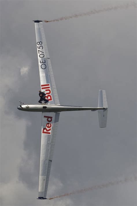 Flying on the Wing of a Glider | Wallpaper Hungama