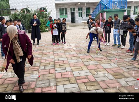 Les Enseignants Et Les élèves De Lécole Lixienne De Hebei Participent