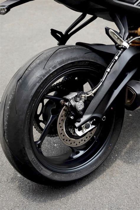 Mô tô phân khối lớn naked bike Triumph Street Triple RS về Việt Nam giá không đổi dù