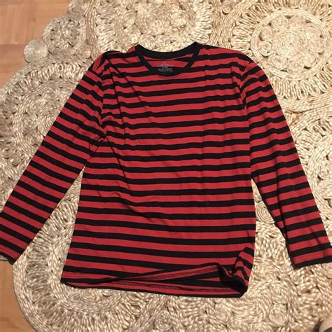 Hot Topic Women's Red and Black Shirt | Depop