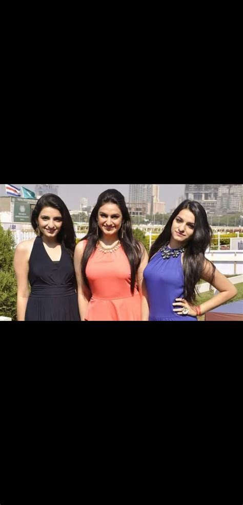 Lesbian Threesome With Kakkar Sisters R Hotlesbianposts