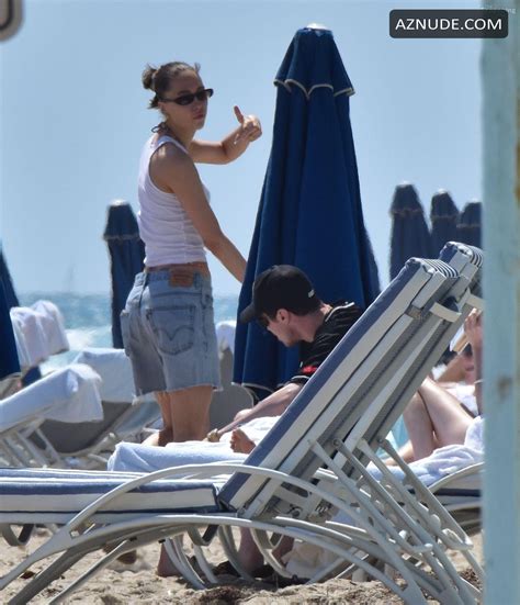 Elsie Hewitt Sexy Seen With Pete Davidson Showing Off Her Amazing Bikini Body Wearing A Sultry