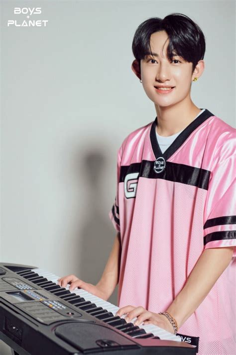 That Dude Who S Gay Rookie Idol Goes Viral For Being Unfiltered During A Fan Call Koreaboo