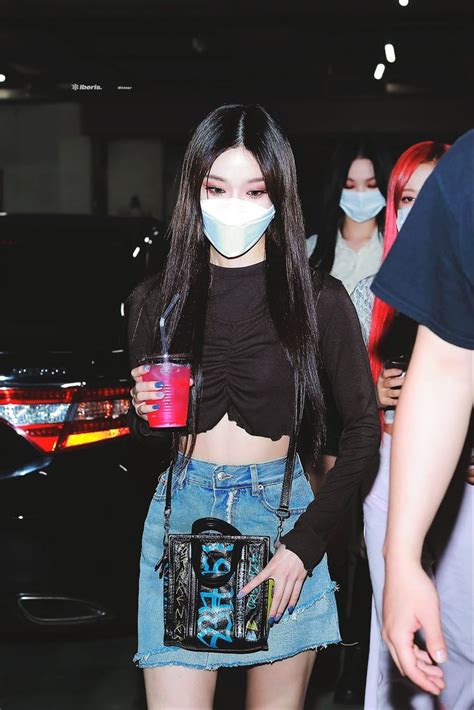 Iberis. on Twitter | Fashion, Girl, Women