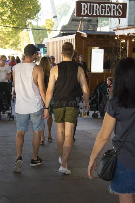 GIOVANI GAY E OMO COMPAIGN DELLA LESBICA Fotografia Editoriale Immagine Di Gialli Giovane