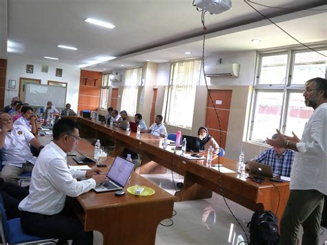 dosen polimdo ikuti pelatihan konstruksi  instalasi pltmh  resd