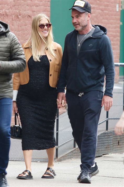 Liev Schreibers Pregnant Girlfriend Taylor Neisen Steps Out in N.Y.C.