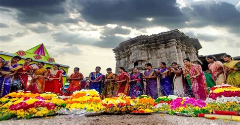 bathukamma festival blooming  telangana voyagers info