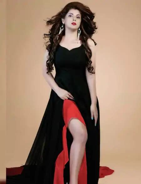 Smrity Sinha Top Hot And Beautiful Pics