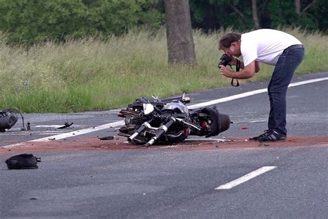 Tragischer Unfall Auf Landstra E Bei Helmstedt Motorradfahrer Stirbt