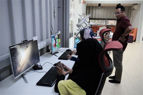 Nik Nazmi On Twitter Saya Singgah Di PJKita Community Library Di