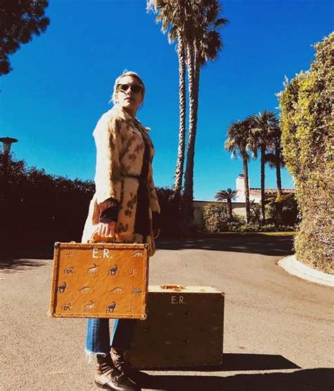 Instagram Kim Glow En Bikini Dans La Neige Clara Morgane Topless T L Loisirs