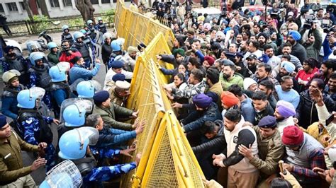 Chandigarh Aap Congress Protest Want Action Against Presiding Officer