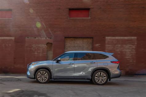 2023 Toyota Highlander Hybrid - Specs, Prices, MPG, Reviews & Photos ...