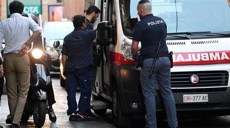 Milano Donna Precipita Dal Balcone Ho Avuto Un Malore Ma La Polizia