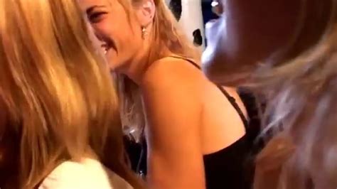 Coeds fuck and suck cock Vidéos Porno Gratuites YouPorn