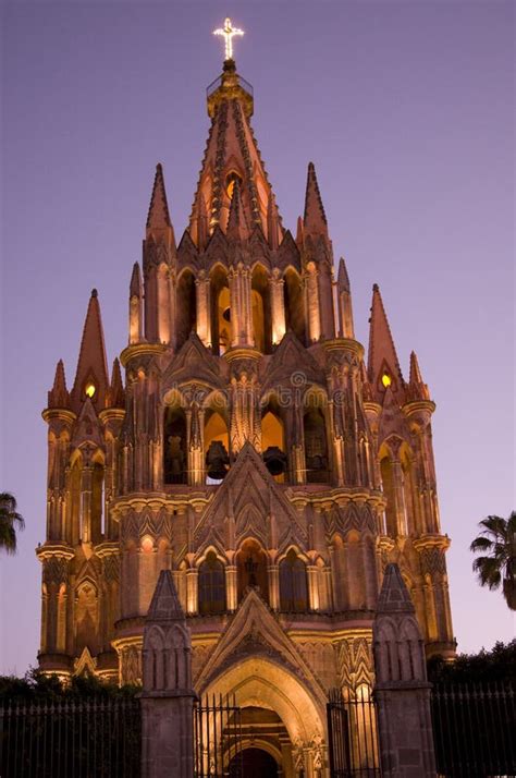 La Chiesa Di Notte Illumina La Chiesa Messico Di Parroquia Immagine