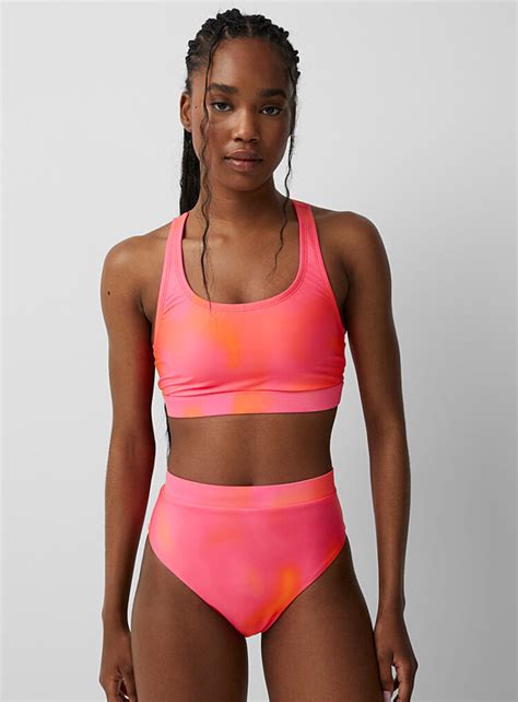 6 Hot Sexy Monique Hansen Bikini Pics