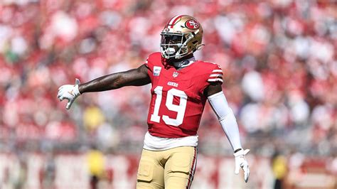 49ers’ Deebo Samuel to miss time with fracture in shoulder, team says